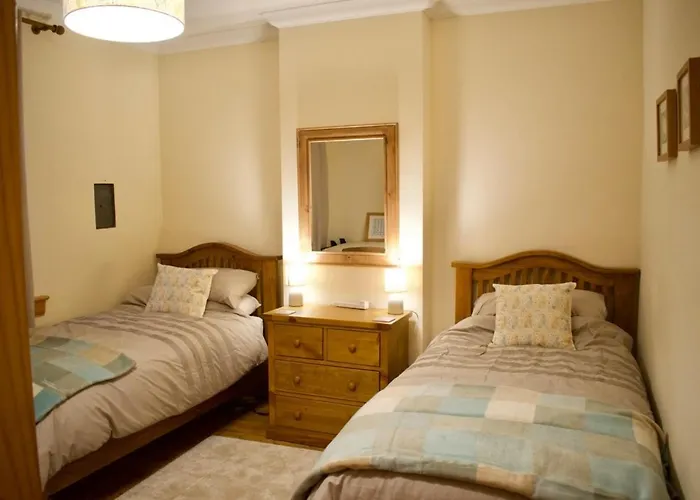 Newly Refurbed Home With Free Parking