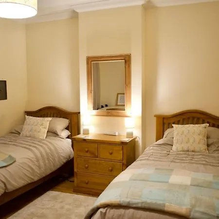 Newly Refurbed Home With Free Parking Edinburgh Exterior photo