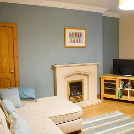 Newly Refurbed Home With Free Parking Edinburgh Exterior photo