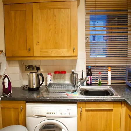 Newly Refurbed Home With Free Parking Edinburgh Exterior photo