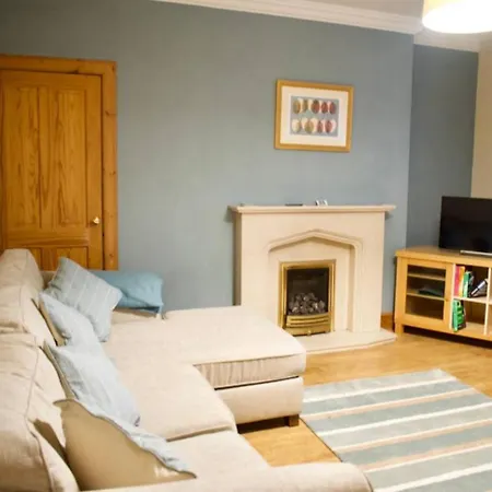 Newly Refurbed Home With Free Parking Edinburgh Exterior photo